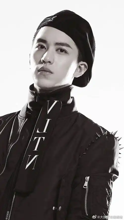 许魏洲各种奇奇怪怪的帽子每个都吼住了诶