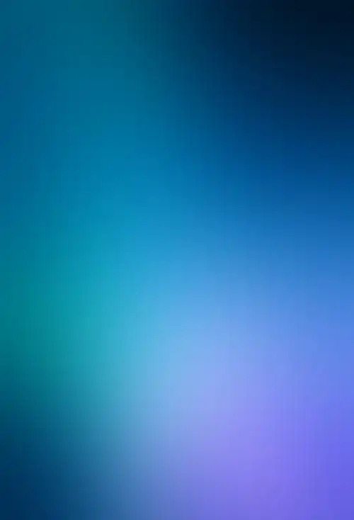 白色薄雾透出的淡蓝色