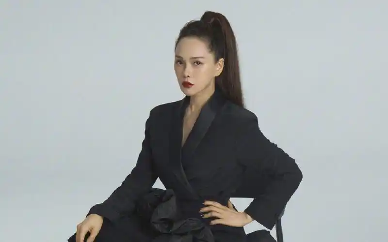 伊能静成熟魅力写真桌面壁纸