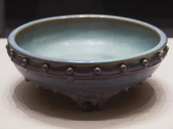 宋钧窑玫瑰紫釉鼓钉三足洗故宫博物院藏