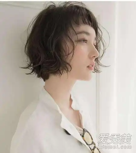 短发烫什么卷比较好看短发发质细软头发少适合烫什么发型