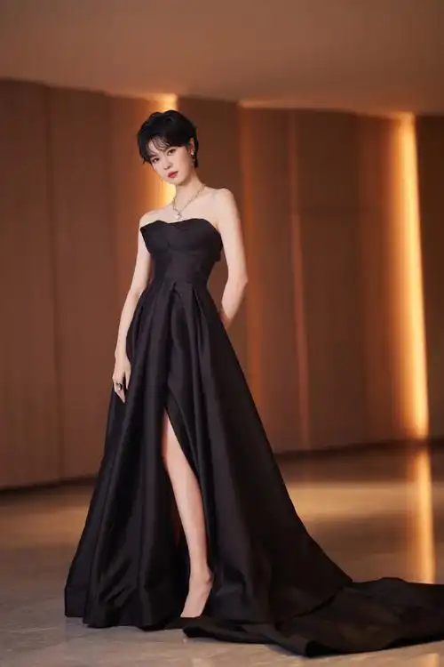 郁可唯走红毯把新专辑藏哪了##微博视界大会