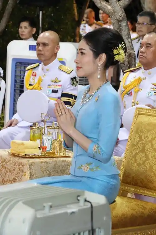 诗妮娜贵妃38岁生日却无人问津?曾和泰王穿情侣装庆生,如今失宠