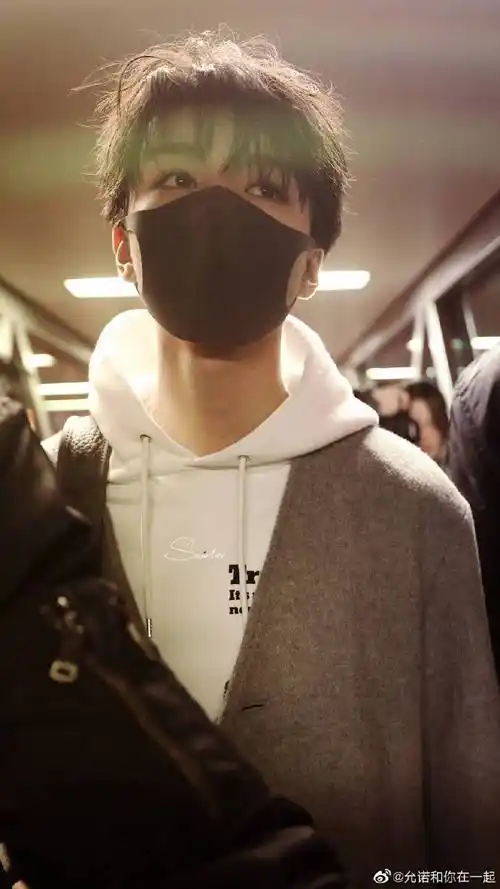 戴上口罩后的颜值变化# 王俊凯超话小凯哥哥一定要记得随时随地戴