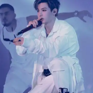 黄明昊justin头像