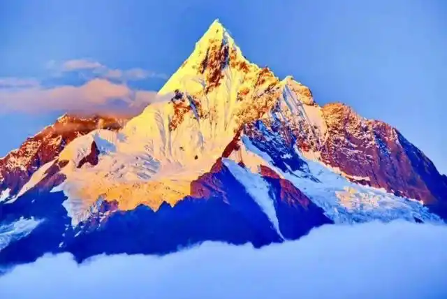 世界上最高的山峰,我们会想到珠穆朗玛峰,每年有很多人都会喜欢尝试