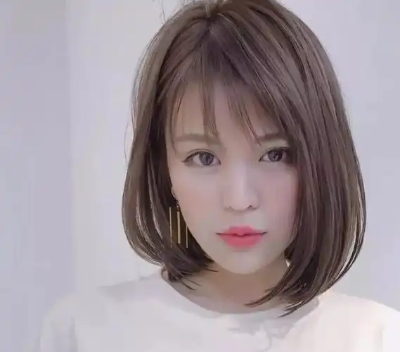 齐脖短发c勾烫,想要瘦脸的妹子来瞅瞅吧!_女生_齐刘海_圆脸