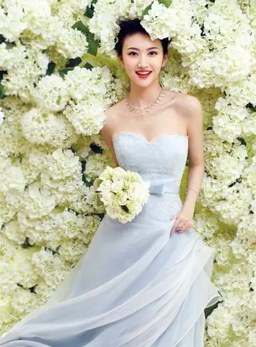 婚纱季景甜登《时尚新娘》封面