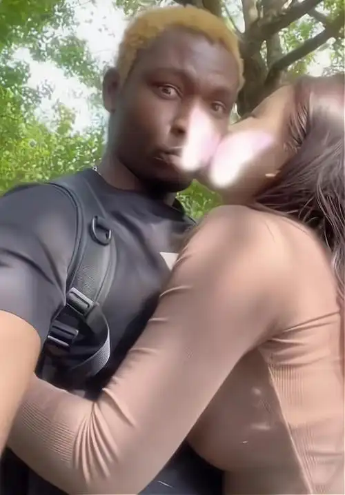 回顾女子和黑人男友秀恩爱男子表情微妙网友老实人接盘