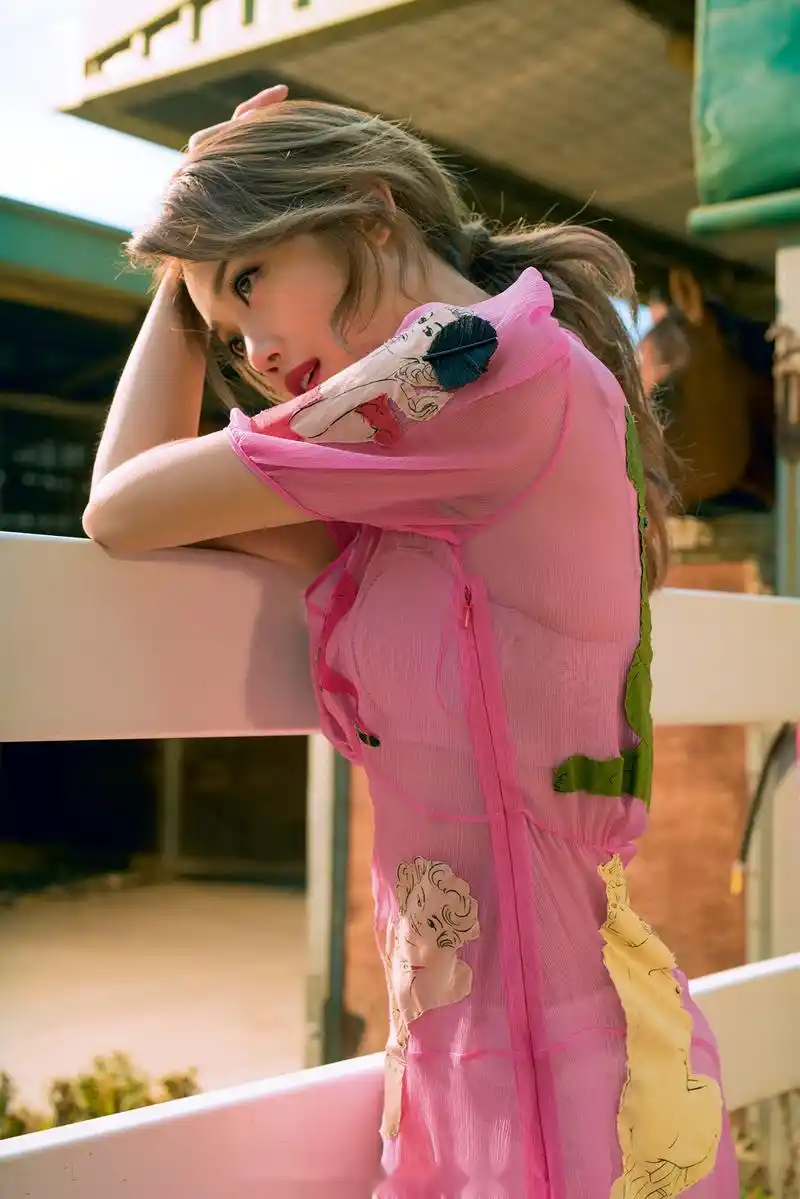 容祖儿x时尚芭莎《bazaar》大片上线!