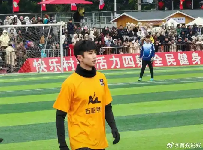 内娱火一个张云龙怎么了##张云龙五哈踢足球路透