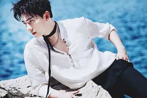 最新杨洋清新风写真壁纸_魅惑清新的美男子