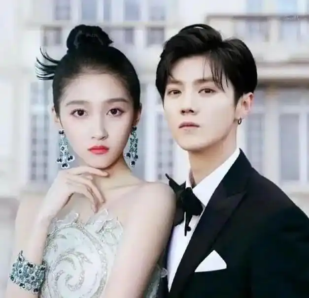 关晓彤为鹿晗庆34岁生日!两人相恋7年感情稳定,结婚却遥遥 - 抖音