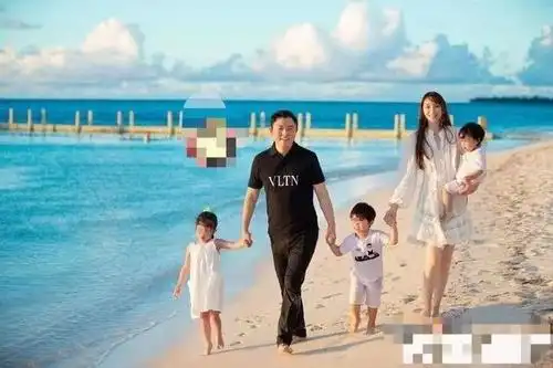 原创吴佩慈承认怀第四胎女儿3个月 一家五口温馨合照首度曝光