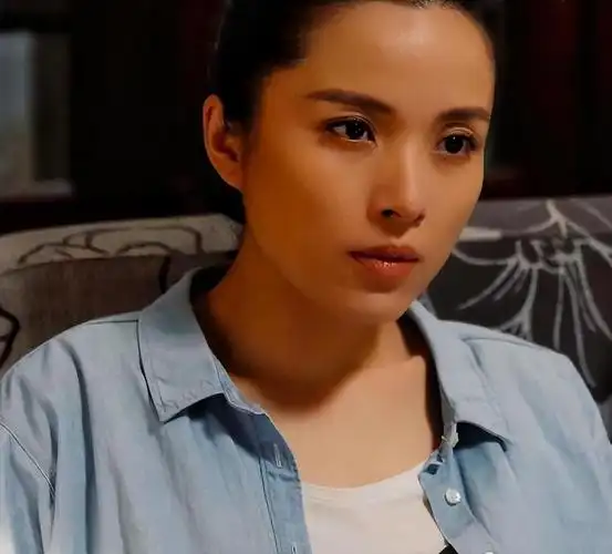 回顾李佳我这辈子正确的决定就是40岁高龄为靳东生儿子