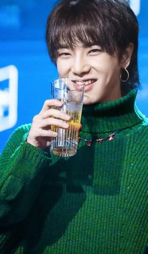 治愈系的笑容,干净爽朗的性格,给不开心的你安利华晨宇!