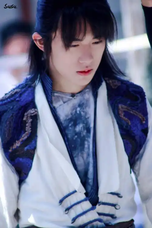 易烊千玺 #tfboys 电视剧艳势番之新青年拍摄花絮 高清