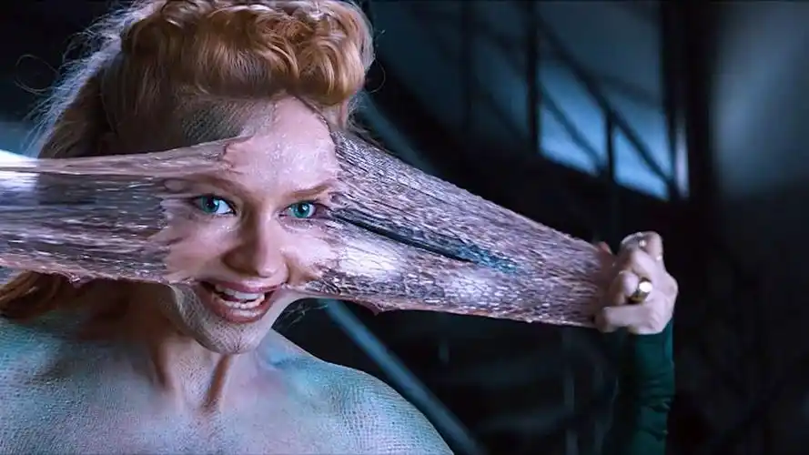 妖艳蛇女,一口唾沫就能把人毒死了?