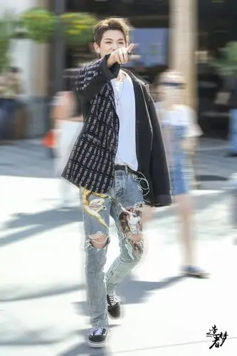 justin黄明昊 4.14 la外出