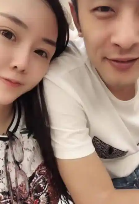 二婚,雪大还有其他孩子,为了辛巴不要那个孩子了,而辛巴还有一个老婆