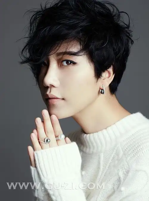 谷子作品《优品杂志-李霄云》