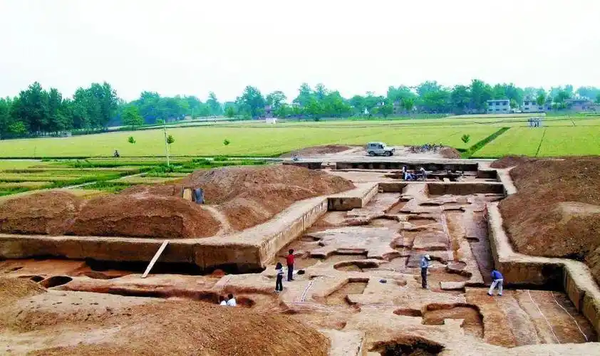 一把精巧的玉刀,成为令人瞩目的文物,揭开了夏朝神秘面纱_二里头_遗址