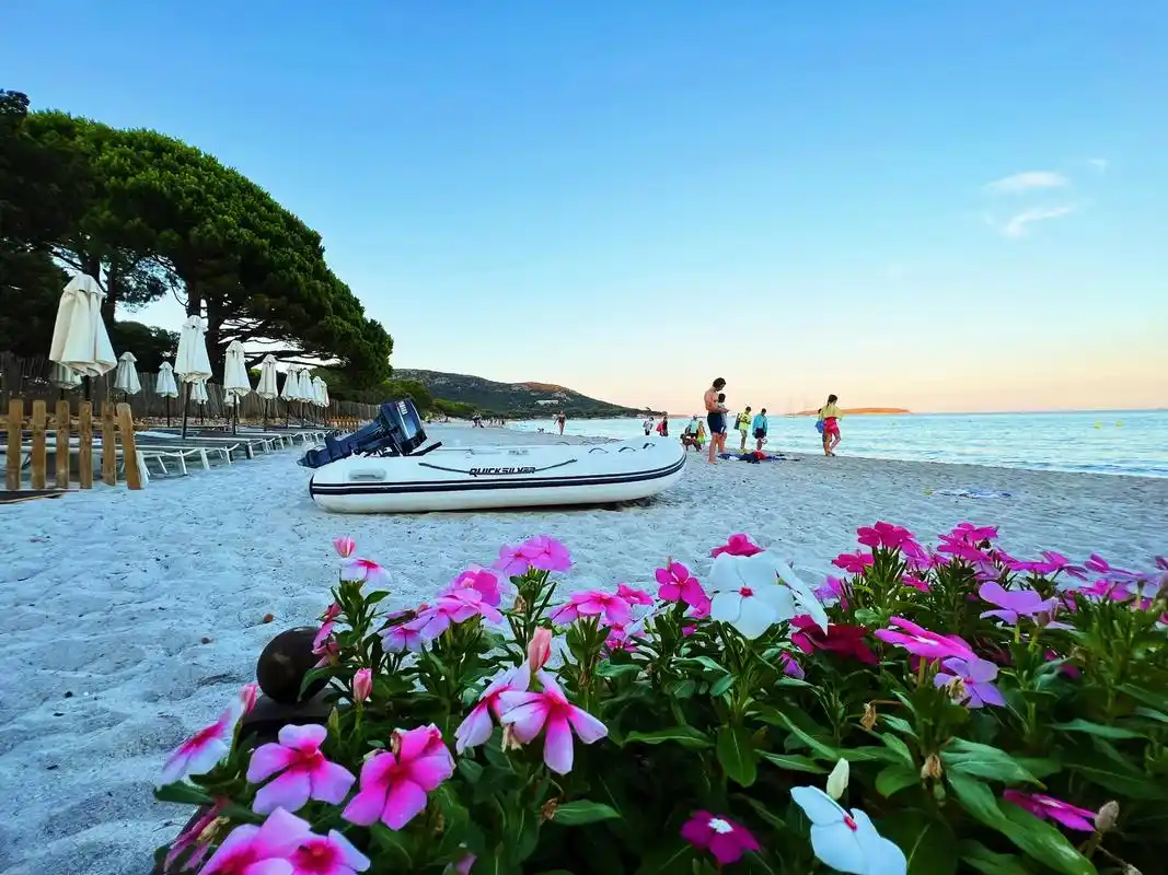 科西嘉岛最美沙滩之维奇奥港的巴隆巴热海滩