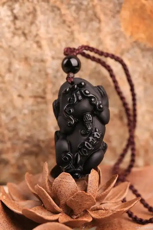 属兔人适合戴什么貔貅吊坠呢 属兔的可以带貔貅吗?