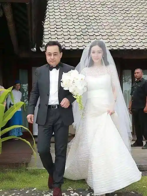 杨幂和刘恺威结婚后,于2014年6月1日生下爱女,因为刚好出生在端午节前