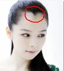 前额正中发际线向下凸一尖,称美人尖.