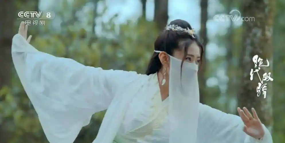 原创梁洁版苏樱千呼万唤始出来一袭白衣蒙面出场宛若仙女惊艳众人