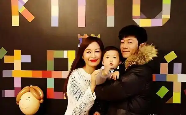 他原名林申,然而为了表达对妻子的深深爱意,以及让两人看起来更加般配