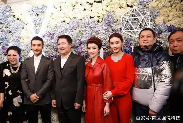 臧黎璐最担心的就是父亲会反对,但是出乎意料父亲并没有反对两人在一