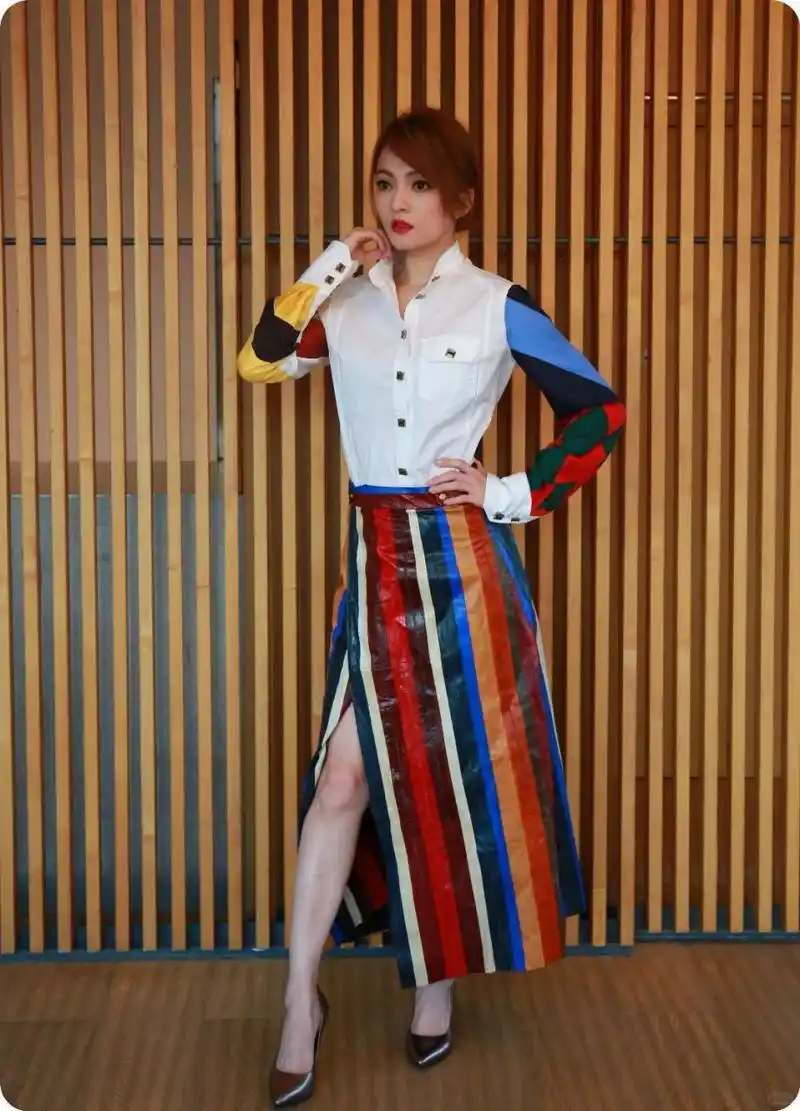 张韶涵未修原图,写真  以前没注意,张韶涵皮肤居然这么好