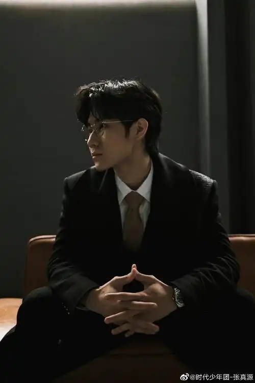 张真源港风西装造型##张真源晒港风三宫格随拍