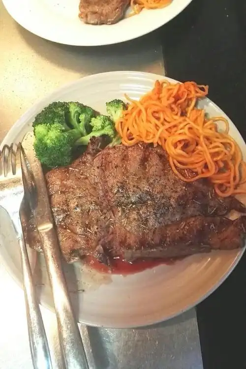 呛呛彩做的迷迭香煎西冷牛排