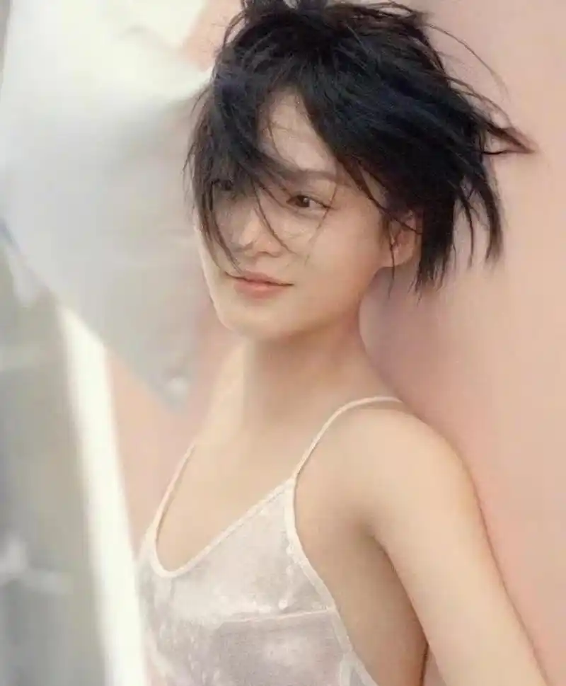 我见过的李沁最性感的照片都不是.  .  .[坏笑]