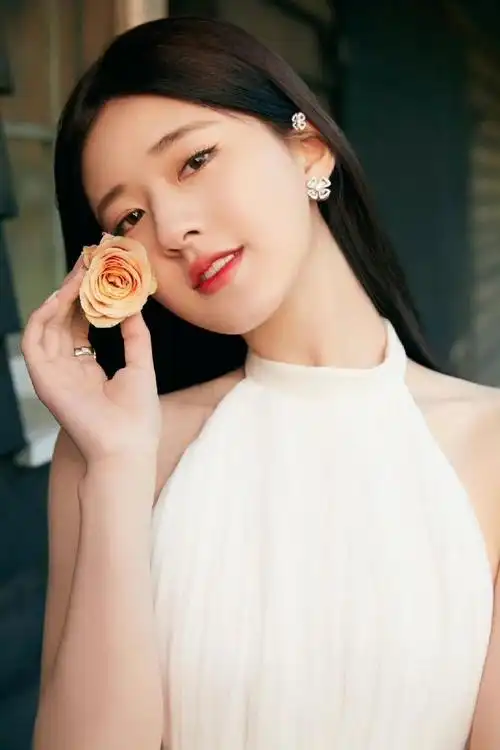 赵露思超话zls#赵露思#zls#赵露思早期照片#    好可爱的宝宝