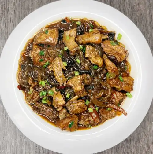 东北家常菜小鸡炖蘑菇粉条