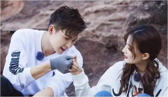 徐璐被曝恋情不官宣明星拒绝认爱有多惨热巴都被嘲倒贴