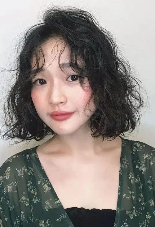 小卷短头发烫发发型图片 各种脸型卷头发造型图片