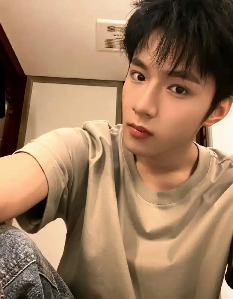 刘耀文18岁后援会应援曲.听到这首歌 心里的感触很多 一下涌 - 抖音