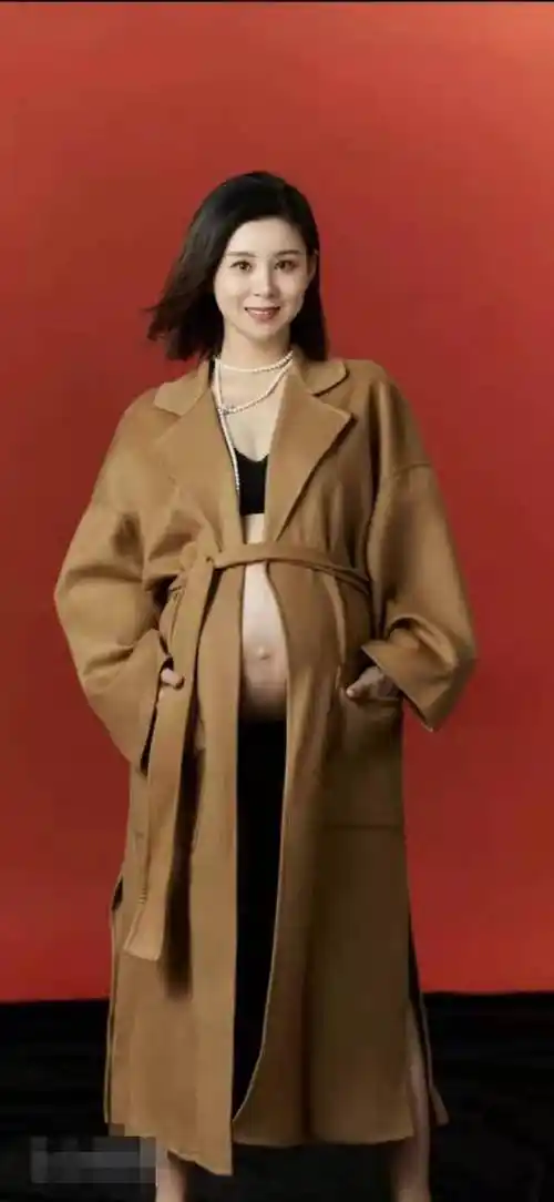 李小萌晒二胎孕妇照,幸福甜蜜让网友羡慕