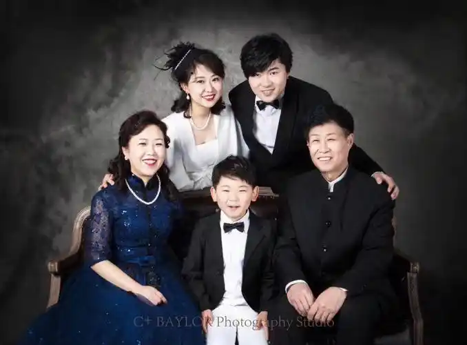 全家福   #现代简约   #青岛拍照   #民国写真   #结婚纪念照