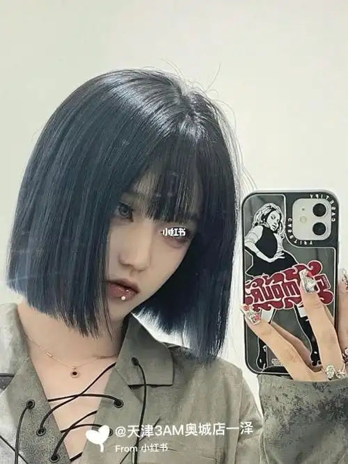 短发让你不会后悔的发型比较好打理掉色也好看的蓝黑色不仅高级而且显
