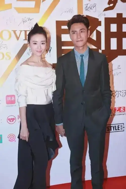 董洁确实比林心如还漂亮!她身边的这位男士是谁?