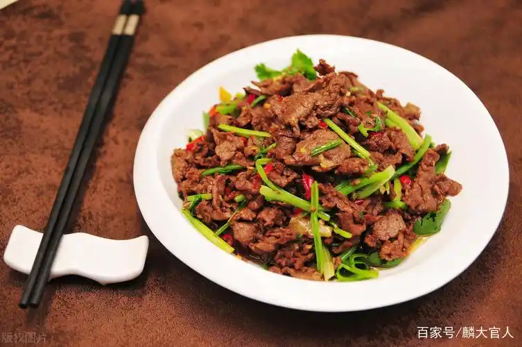 啥爆炒牛肉又柴又腥?大厨一语道破:第一步就做错,难怪难吃