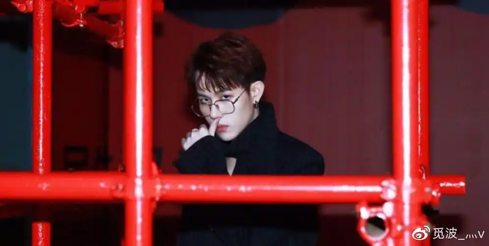 除了三位gosh的成员之外,吴亦凡的厂牌里怎么可能少得了mac ova seas