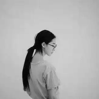 侧面女头像戴眼镜