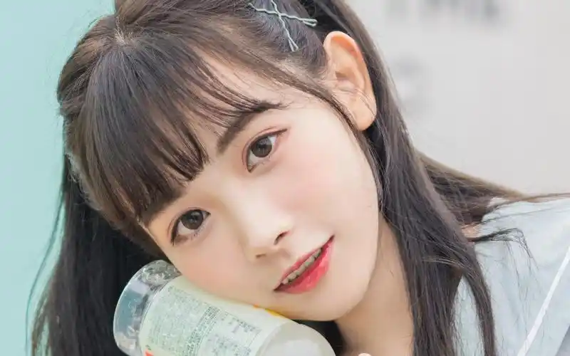 青春可爱小女孩俏皮迷人写真